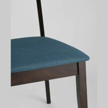 Комплект из четырех стульев Stool Group TOMAS мягкое синее сиденье деревянный каркас из массива гевеи